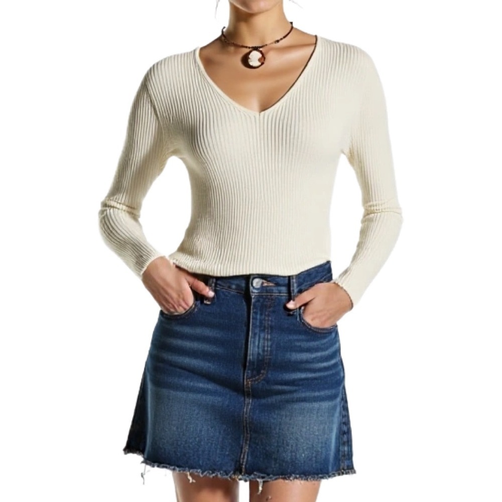 Brandy Melville NWT Grace Ribbed Wool V-neck Sweater in Cream One Size